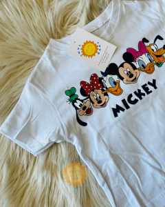 Remera corta Friends blanca en internet