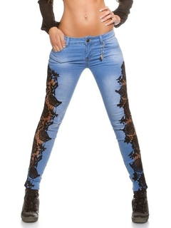 Calça jeans com crochê floral. - EveryForGirl