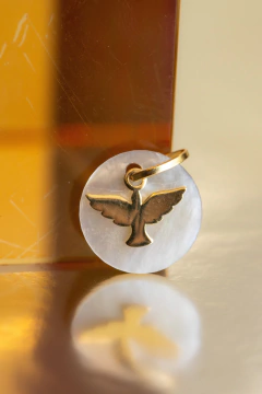 Pingente Espírito Santo Madrepérola e Ouro - comprar online