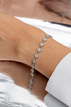Pulseira trevos cravejados - comprar online