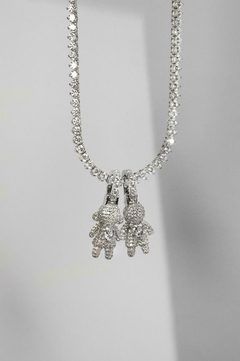 Pingente Menina Cravejado - comprar online