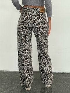 JEAN WIDE LEG LEOPARDO en internet