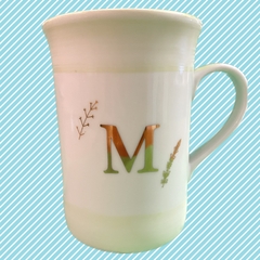 Caneca porcelana inicial em ouro e aquarela - loja online