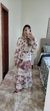 VESTIDO MIDI FORRADO COM RENDAS EM GUIPIR, BOTÕES ENCAPADOS, ACOMPANHA CINTO ENCAPADO