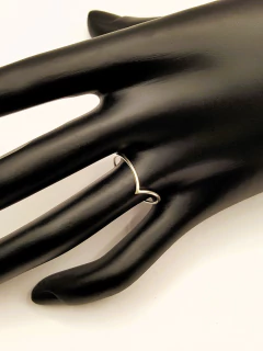 Anel Prata 925 Liso em V: Elegância e Minimalismo em um Único Acessório