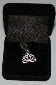 Berloque Flor de Lótus: Símbolo de Iluminação e Pureza - Prata 925