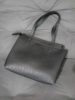 Bolsa Tote Tiracolo Média Preta - Courofino - BSI-5821 - PR - DARELIS - Sua loja virtual de joias e acessórios em prata 925