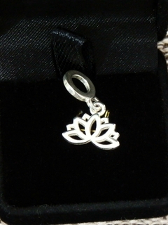 Berloque Flor de Lótus: Símbolo de Iluminação e Pureza - Prata 925