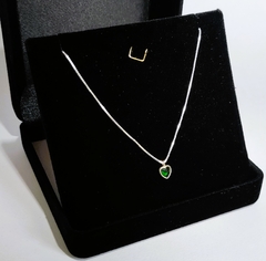 Colar Ponto de Luz Coração Verde: Um Toque de Elegância e Sofisticação para o Seu Dia a Dia