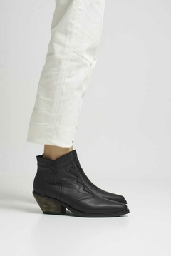 Bota Pia Vitelli Cassia Negro - comprar online