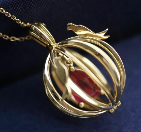 Colar em ouro 18k | Porta Memórias Rubi - comprar online