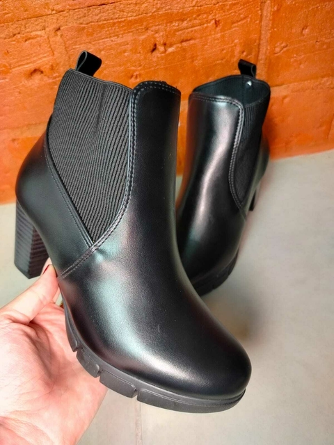 Bota Cano Curto Salto Médio 7cm Modare Palmilha Ultra Confortável Sola Antiderrpante - comprar online