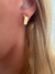 Brinco palito banhado a ouro escovado 18 k - comprar online