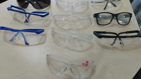 Set de 10 lentes de protección resistentes.