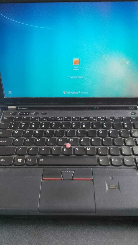 Laptop Lenovo con estación de conexión (modelo 1S0A33) - comprar en línea
