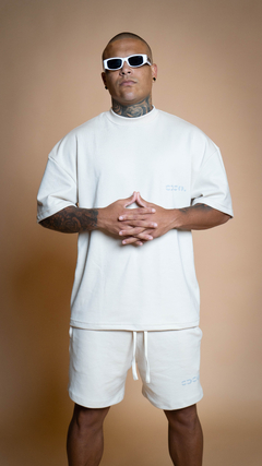 T-SHIRT OVER CREAM