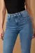 CALÇA JEANS FLARE COM STRASS NO BOLSO | DZ20923 - loja online