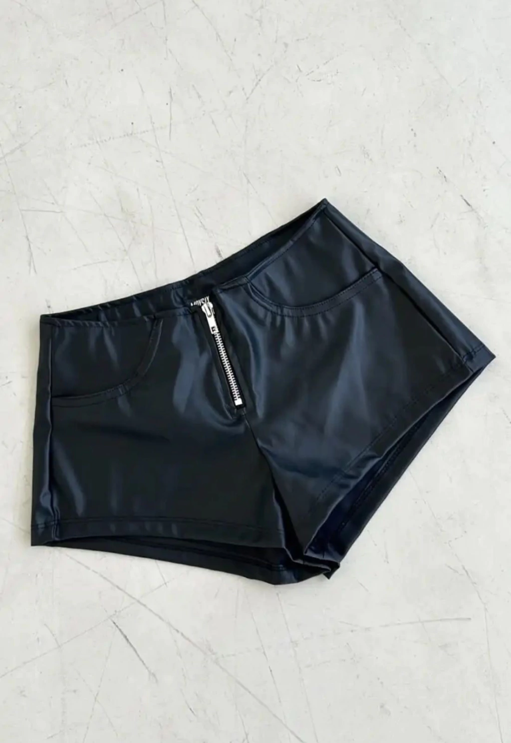 Short ludovica