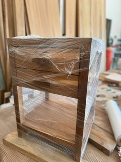 Mesa Luz Minimal Petiribí 2 cajones en internet