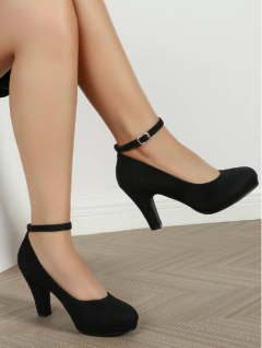 Zapatilla con pulsera ajustable