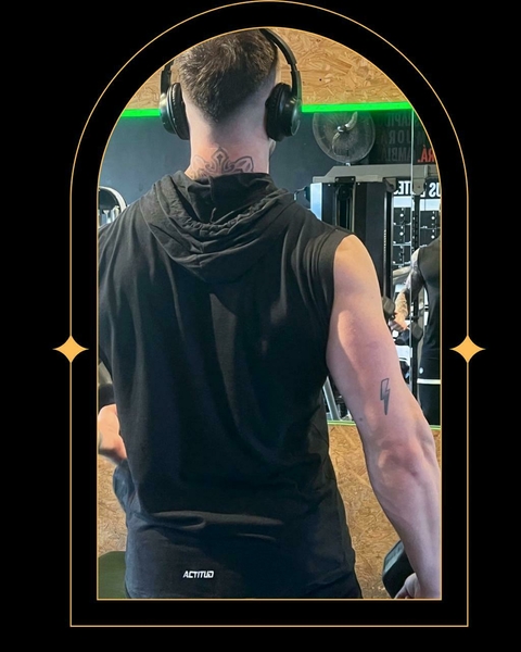 SUDADERA BLACK CON CAPUCHA - comprar online