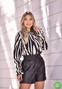 Short de Couro Preto na internet