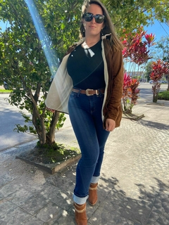 Calça formosa reta na internet