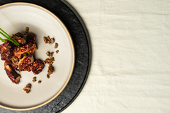 Imagen de PULPO ASADO CON OLIVA, PIMENTÓN ESPAÑOL Y BRUNOISE DE ACEITUNAS NEGRAS