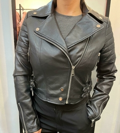 Campera Simil Cuero Doble Hebilla - comprar online