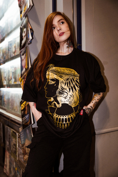 Camiseta Gold Cleo - Edição Street Mythology na internet