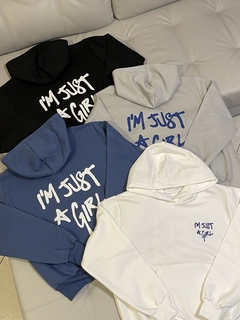 BUZO FRISA JUST A GIRL regular fit en internet
