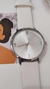 RELOJ CON FLORCITAS BLANCO Y PLATEADO