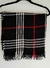 RUANA CUADRILLE 180 x 60 CM - NEGRA CON ROJO Y BLANCO - comprar online