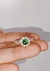 ANILLO FLOR CON PIEDRA VERDE en internet