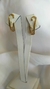 Brinco Earhook Dourado com ponto de luz. na internet