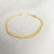 Pulseira de fita de elos encaixados. na internet