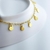 Pulseira elos delicados chapinhas redondas penduradas. - comprar online