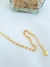 Pulseira tubular bordada.