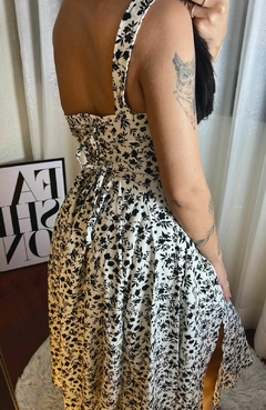 Vestido Flora MIdi Preto - comprar online