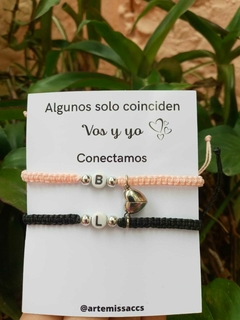 Pulseras imantadas con iniciales