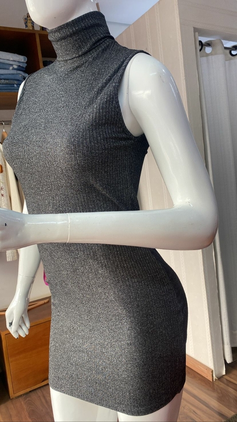 VESTIDO CURTO GOLA ALTA - LANÇA PERFUME