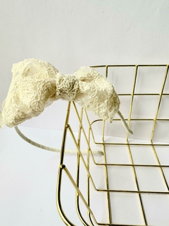 Moño Sara (en Vincha) - comprar online