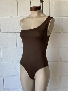 Body de un solo hombro en internet