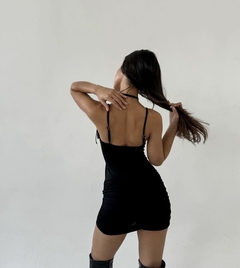 Vestido con aberturas en internet