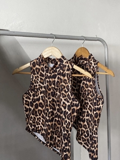 Top asimétrico print