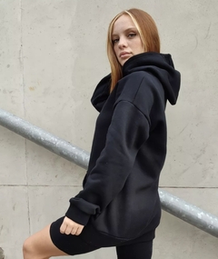 Buzo oversized en internet