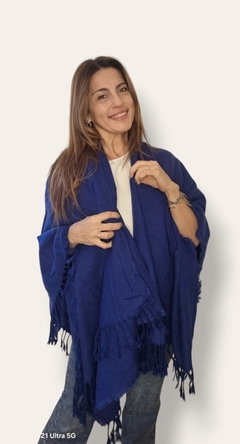 R633 - RUANA DE LANA en internet