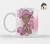 Caneca personalizada Outubro Rosa com ilustração de mulher sorridente, usando lenço rosa na cabeça e segurando as mãos em posição de gratidão, com fundo rosa e símbolo feminino.