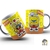 Caneca personalizada do Bob Esponja com design colorido, um lado com a frase "Com Café" e o outro com "Sem Café", apresentando o personagem em duas expressões diferentes.