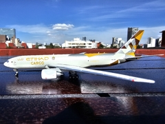 ETIHAD CARGO BOEING 777F A6-DDD 1:400 JC WINGS - comprar en línea